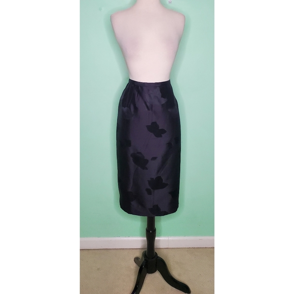 Carlisle Dresses & Skirts - Carlisle Black Silk Open Weave Floral Print Pencil Skirt